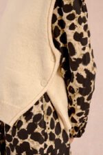 LADIES KNITTED SLEEVELESS SWEATER - Image 17